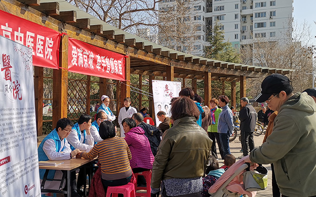 【学雷锋日】安博官网,安博（中国）举办“爱满京城，牵手智慧家医”志愿服务活动(图2)